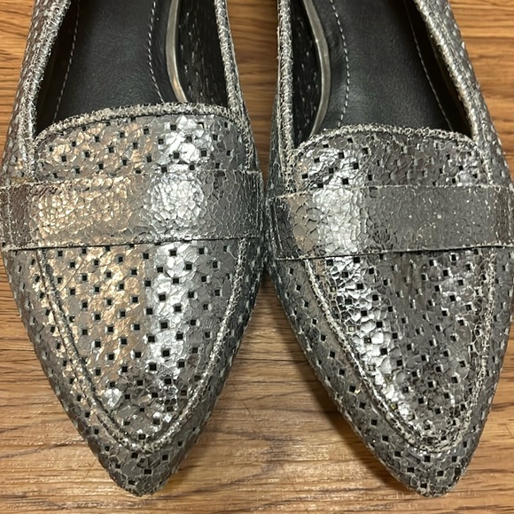 DONALD J PLINER Women's Ava Pointed Toe Metallic Loafers Silver Size 8M - Picture 6 of 12